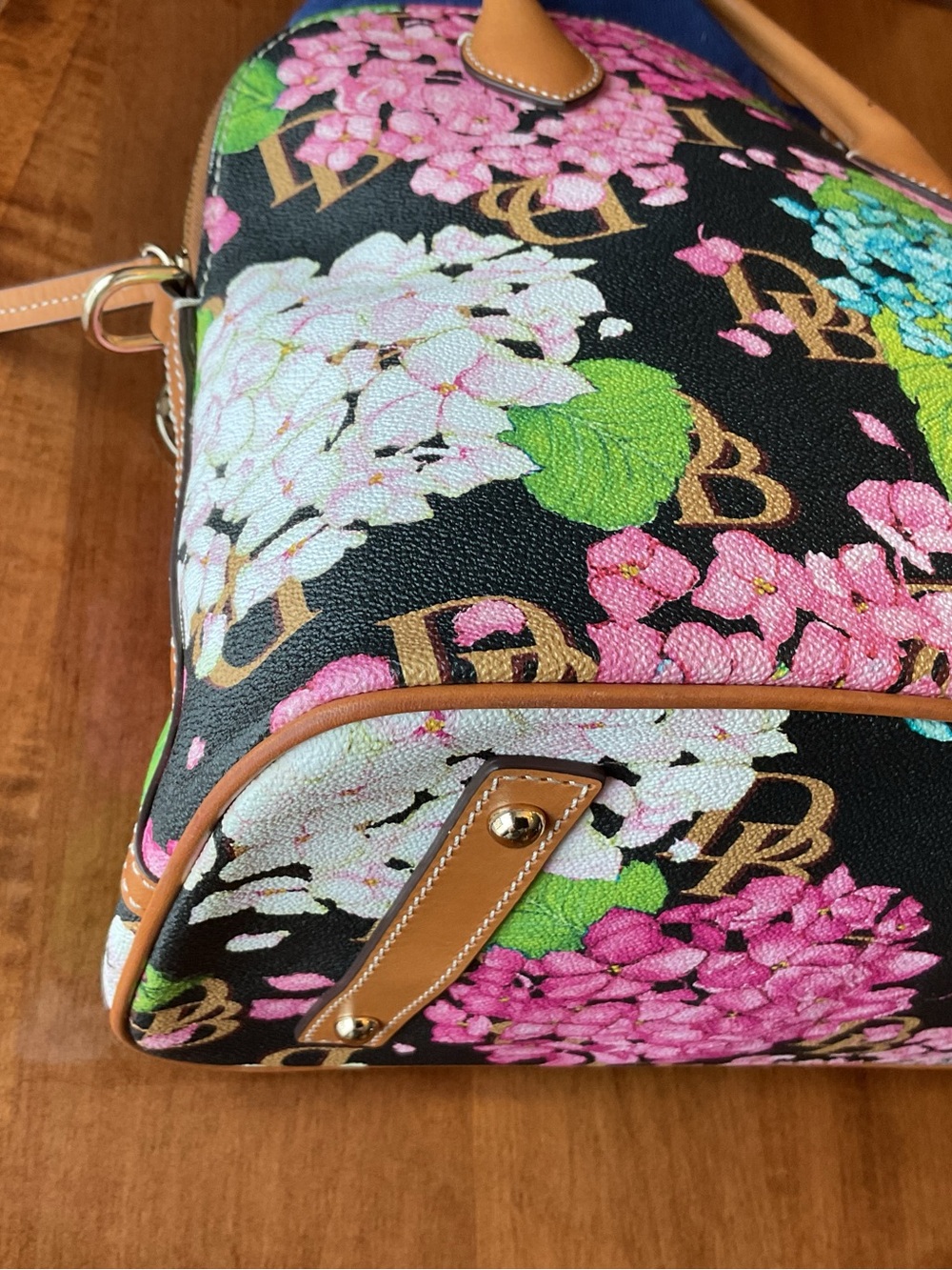 Dooney & Bourke Black Floral Hydrangea Large Dome Satchel with wallet - Picture 6 of 16